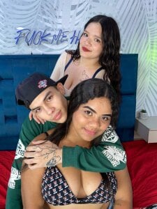 tripletemptation Public Foto 2