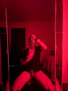 AlecBanne See you in the red room 😈🔥 Immagine 