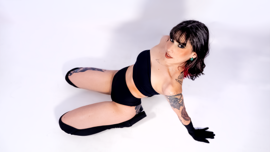 AmbarDupont 🕶️ "Charm in silence." รูป 