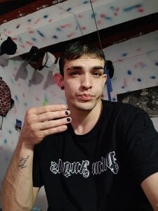 themaykiin18 Nice poses, but the face doesn't help. Pic