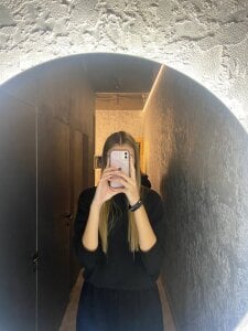 BrynnHolverson Selfies Pic 2