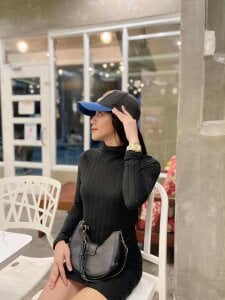 LauraSoHot Public зображення 2