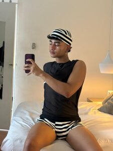 your favorite prisoner ⛓😏🖤 de Mike_thomsonn  3 photos