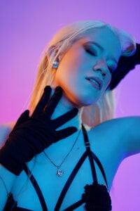 Elif_blond NEON XXX Photo 5