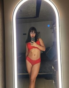 dahnia- Latin girl Pic