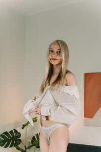 Nyx_Blonde Public Pic