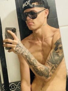 Zeus_Bigcock21 Public Foto 8
