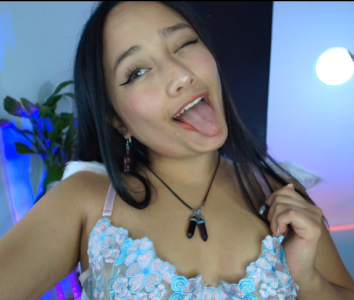 Hinata_21_ Public Pic 3