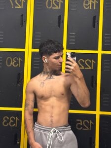 Ian_Castillo_: Public ( 4 фото)