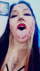 sharonnleon I am a cute dirty kitten Pic 5