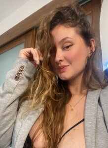 annieroussee seducing Pic 2