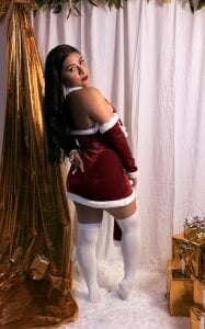 Ariana_F_W Merry Christmas Pic