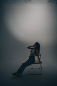 KiraAblingのsitting in the sun🌞の枚の写真