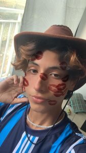 angell_dusttt kiss Pic 2