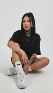 lyam_ebony_: Public ( 4 фото)