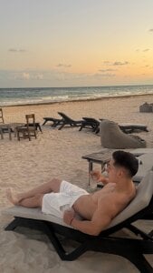 MAXTHOMSONSea, sunset, and temptation 😈图片