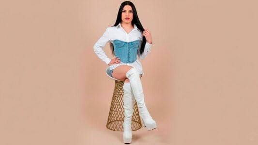 queenramoona-hot: Public ( 2 фото)