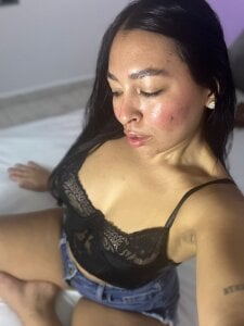 marywhitee__ today I wore shorts for you Pic