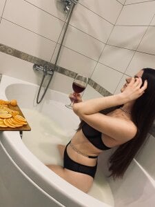 AriellaTesk Public Pic 2