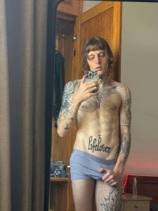 ꉂ(˵˃ ᗜ ˂˵) henlo gays de v1ctorwayne  2 Imagens