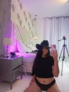 Chloe-Jones1 Public Pic 6