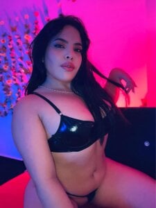 Ari_coleman “Pretty trouble in black 💄” Bilde 3