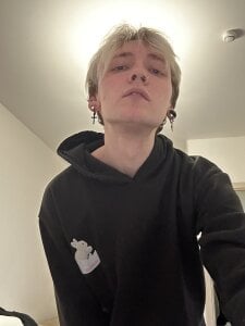 Elliot_Winki Public Pic 2