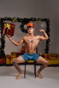 Rob_saenz_ This year, my only wish is the magic of your love among Christmas lights." Pic 3