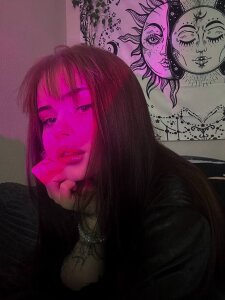 FrancesMiller7のI'm hotの 6枚の写真