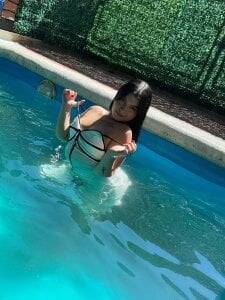 MiaaFarrel Between water and desire Pic 5