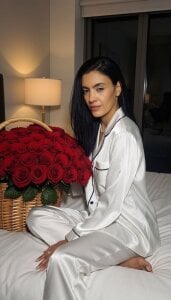 EvaaSinclair Valentine's Day 2026💗 Hình 3