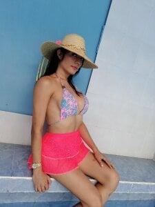 lauritainsatiiable laura con calor Pic