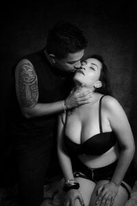 Kity_spiderr Kisses That Undress Poză 4