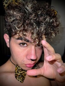 DavidfullOFlove A beautiful kitten wants love 🐈‍⬛🐾😍❤️‍🔥 Pic 3