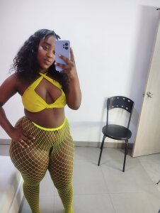 natasha_sexy69 Yellow 💛 Pic