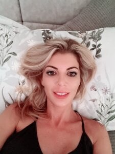 VeraVelvet Public Pic 5