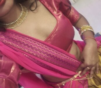 Hotness_tanu_81 Public Gambar 3