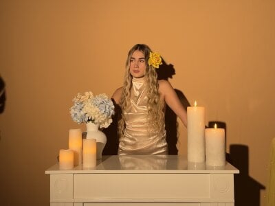 maryy_campbell_ Did you have a Valentine as cute as me?🌻 ร ูป  5