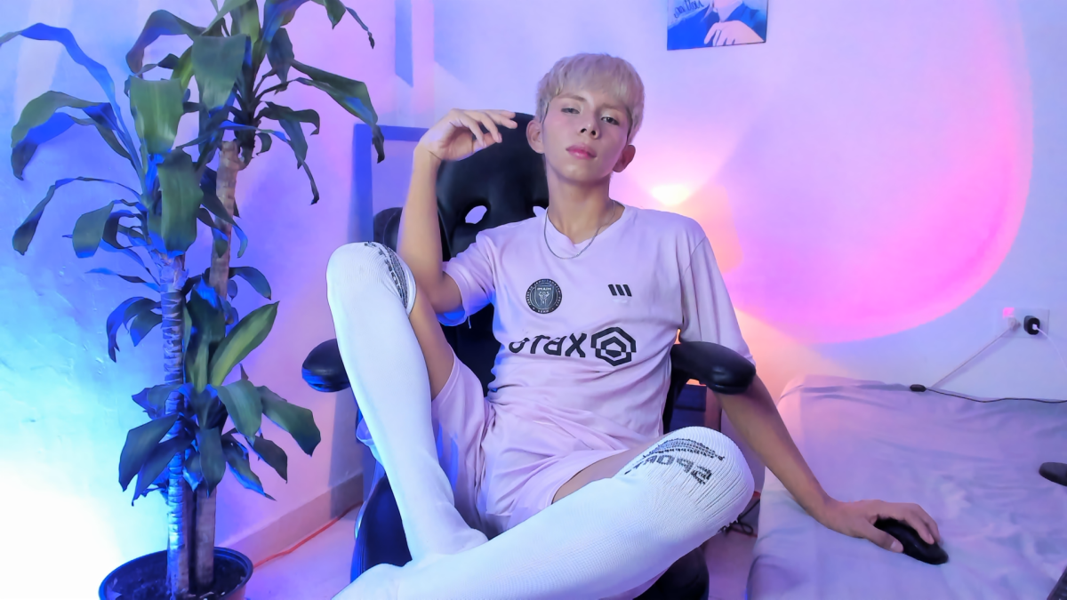 Hyunjin_Son Trending Pic 7921