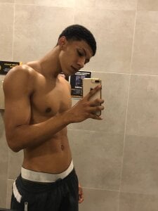 RickyEbony Just as I have veins in my arms, I have them in my dick Foto 4