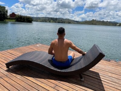 MikeSantoss1 Public Pic 3