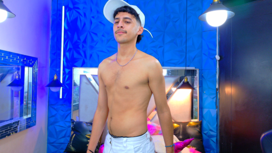 I have to resume the GYM😭 de Alan_Del_Reyx  4 photos