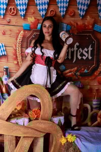 aisha_sh Let's toast together at my Oktoberfest🍻😍 Pic 3