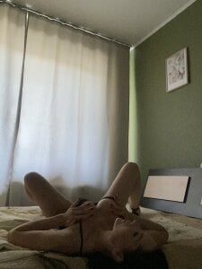 Roxana-Sexy Public Pic 3