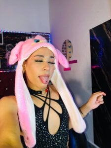 angelitasexxxhot “Playful and sexy with my cute hat 💋🎩” Pic 5