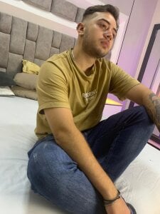 Ethan_Greys Public Pic 5