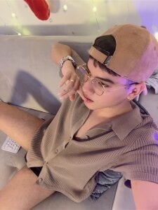 Some photos with a cap🧢 de Young_Ben  2 Imagens