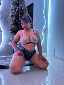 Aliyah_Brooks_cr BURNING CHRISTMAS🔥🧡 Pic 3