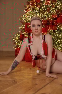 AlexandraGreen 𝓨𝓸𝓾𝓻 𝓒𝓱𝓻𝓲𝓼𝓽𝓶𝓪𝓼 𝓼𝓾𝓻𝓹𝓻𝓲𝓼𝓮 Bilde 5