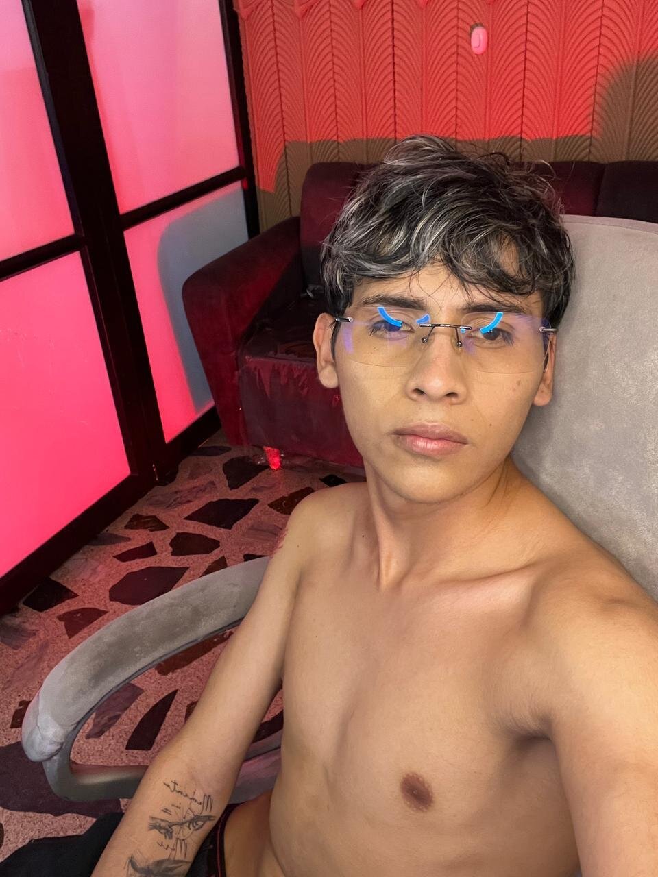 Трендове зображення  2046 DeilanWolf